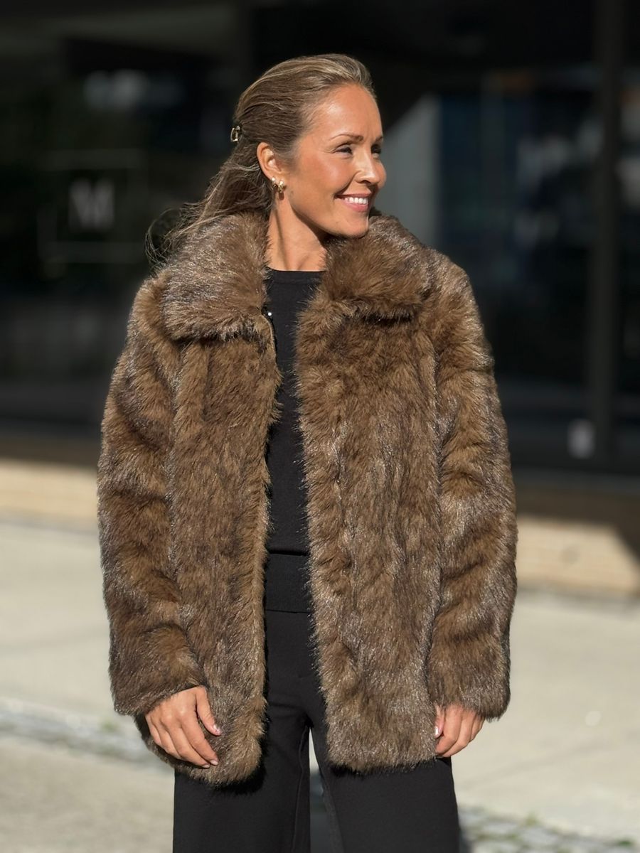 GLORIA FAKE FUR JAKKE - LYS BRUN