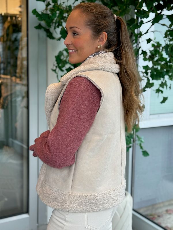 LAMBY VEST - MOONBEAM