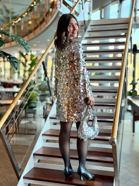 Hovedbilde CHAYA PALJETT KJOLE BOATNECK - SØLV