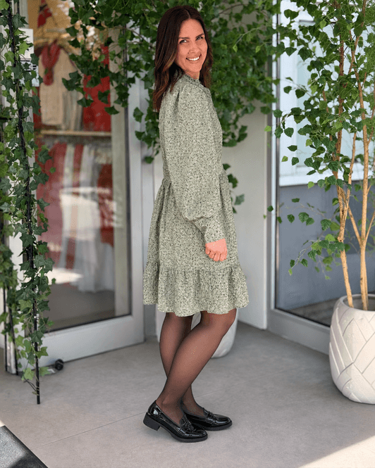 Hovedbilde NOELLE KJOLE FLOWERS - GRØNN