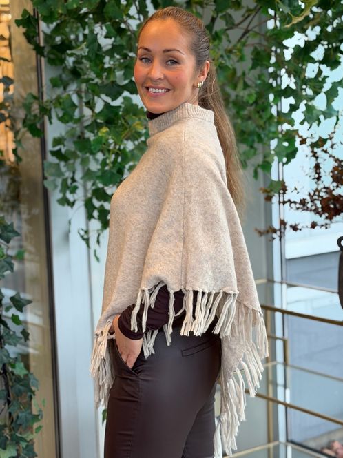 Hovedbilde AVIA PONCHO M/FRYNSER - SAND MELERT