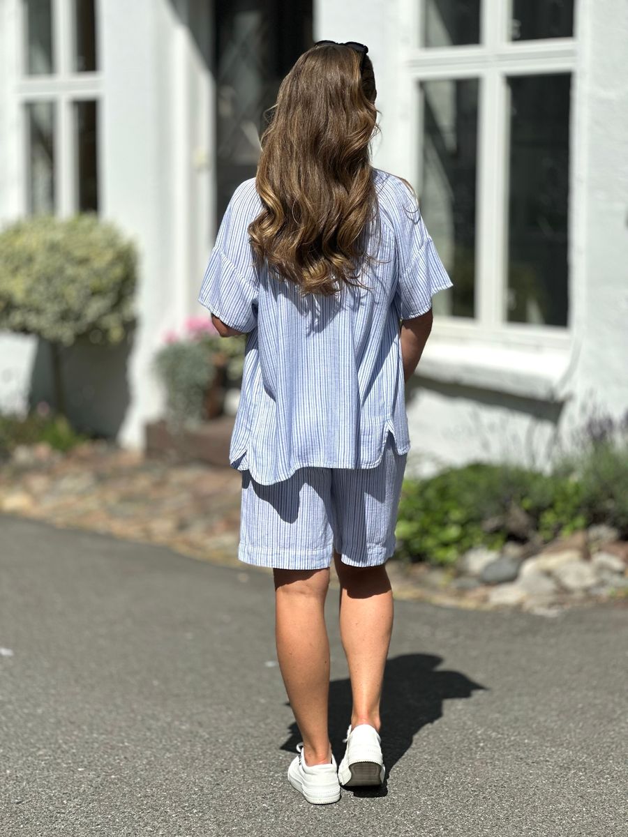 LAVARA SHORTS STRIPES - DENIMBLÅ/HVIT
