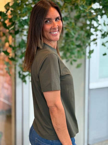 Hovedbilde NORA T-SHIRT - OLIVEN