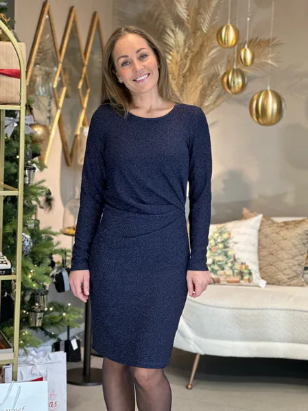 Hovedbilde SISSEL KJOLE LUREX & DRAPERT I SIDEN  - NAVY