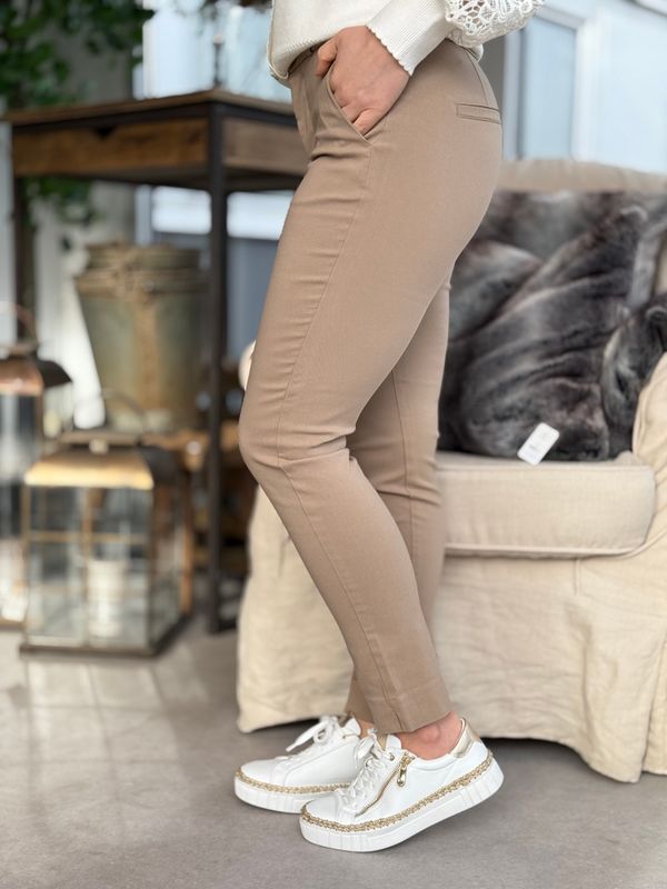 SOLVEJ CHINOS BUKSE - CAMEL