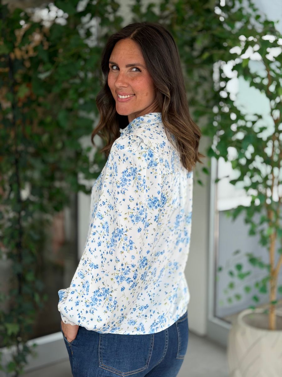 KENZA BLUSE FLOWERS - LYS BLÅ