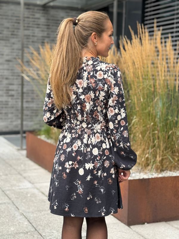 ELMA MIDI KJOLE BLOMSTER - SORT / BRUN