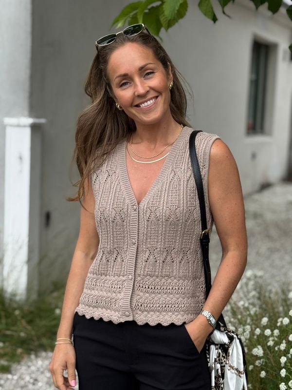 FRAYA STRIKKET TOPP - TAUPE