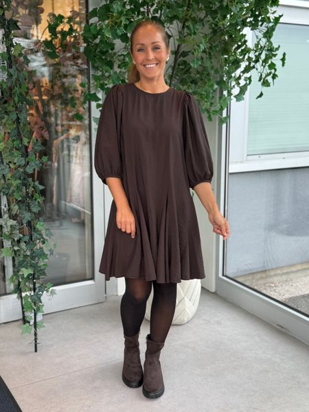 Hovedbilde ALINIA KJOLE 3/4 ERMER - BRUN