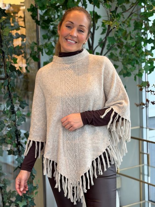 Hovedbilde AVIA PONCHO M/FRYNSER - SAND MELERT
