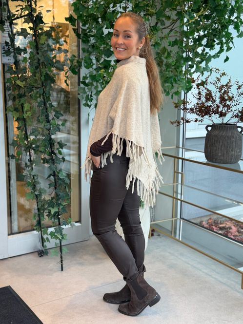 Hovedbilde AVIA PONCHO M/FRYNSER - SAND MELERT