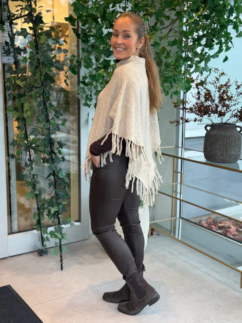 Hovedbilde AVIA PONCHO M/FRYNSER - SAND MELERT