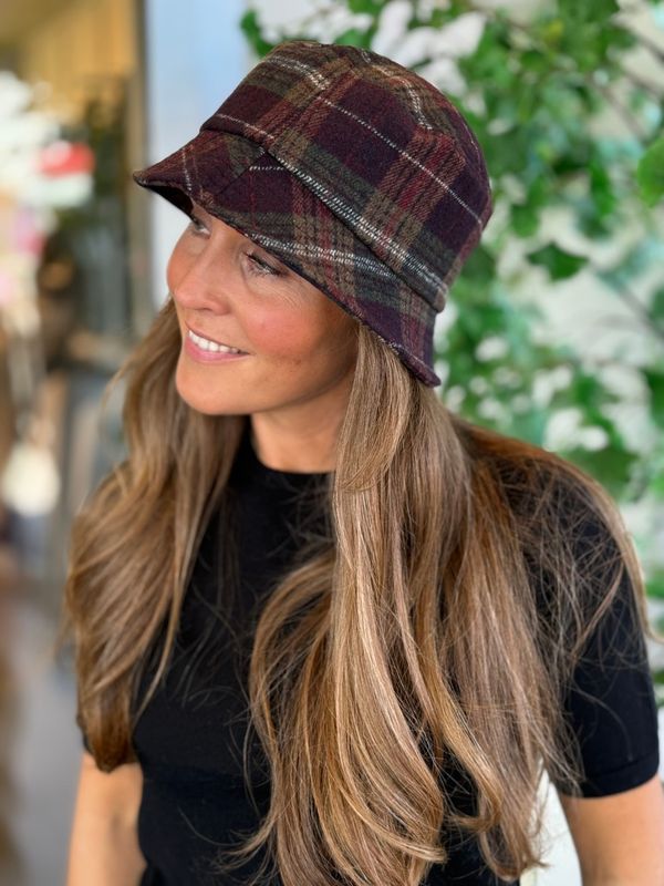 MARTA BØTTEHATT - PLOMME/OLIVEN/BRUN