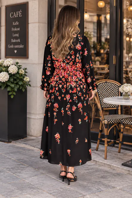 Hovedbilde ELMA LANG KJOLE FLOWER - SORT 