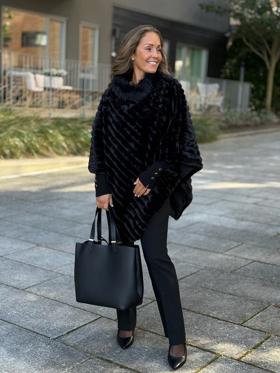 CUT FAUX FUR PONCHO - SORT