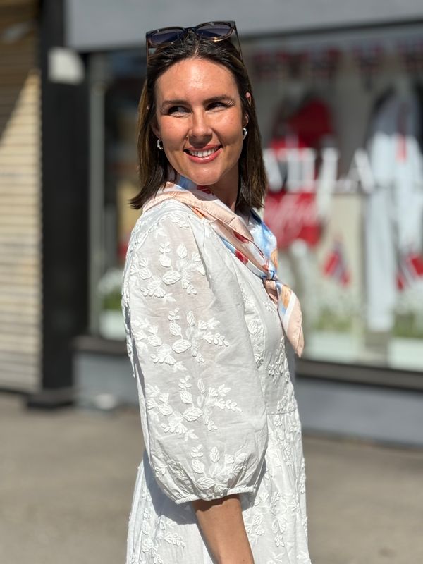 SONJA EMBRO KJOLE - HVIT
