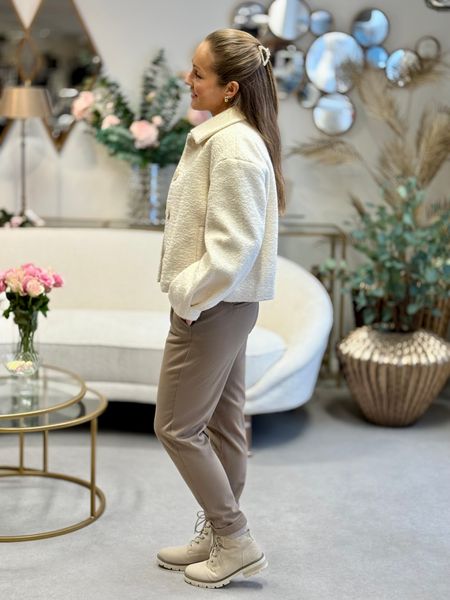 Hovedbilde FRANCA BOUCLE JAKKE - CREAM