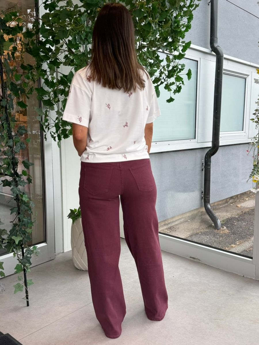 MONIE T-SHIRT M/BRODERT BLOMSTER - OFFWHITE