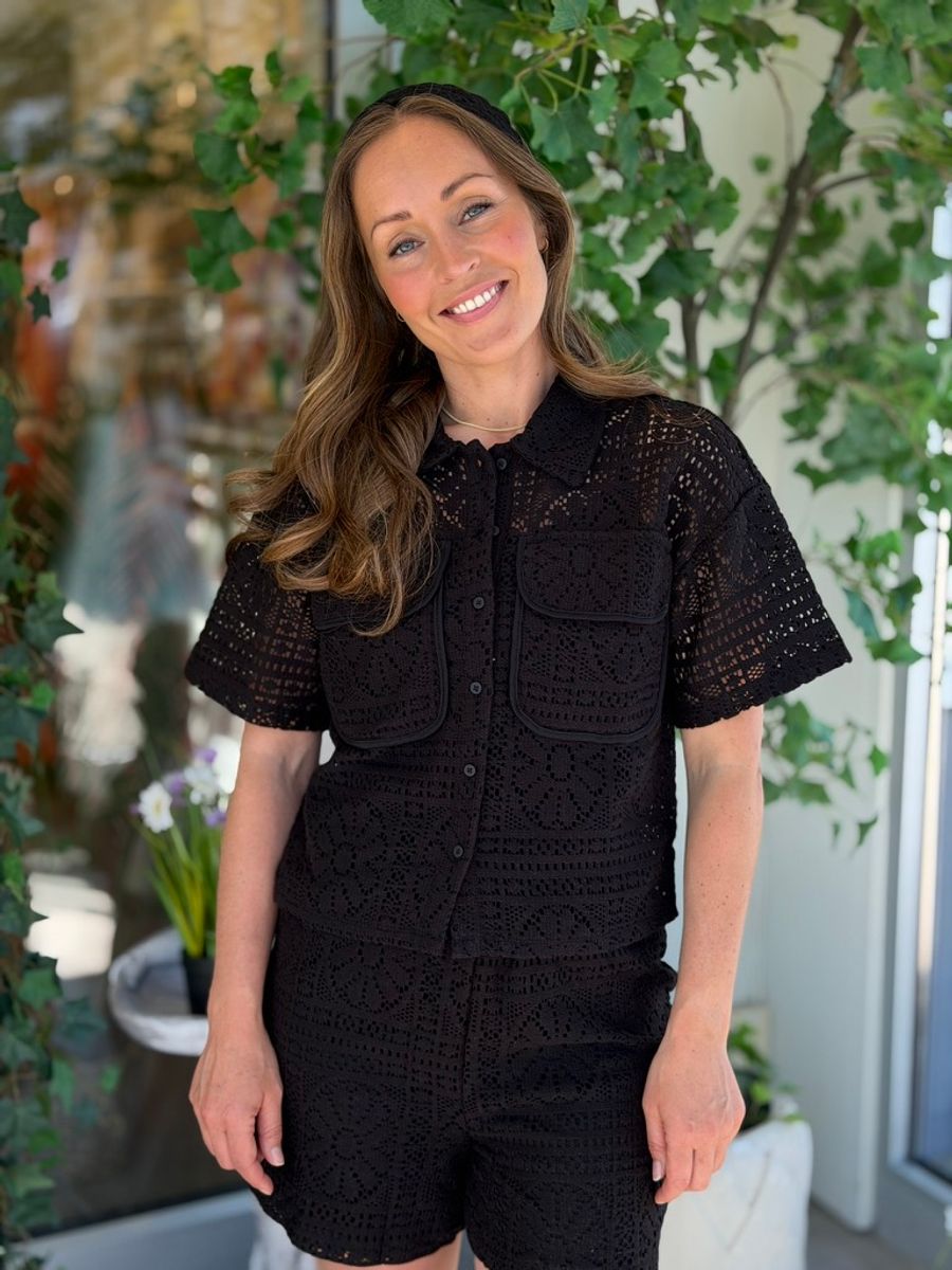 MERINDA BLUSE 2/4 ERM - SORT