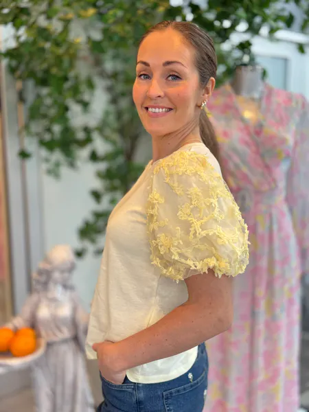 Hovedbilde ONESCA TOPP M/EMBRO ERM - LYS GUL